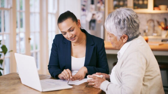 mortgage officer at southeast bank showing ITIN home access loan to tennessee customer